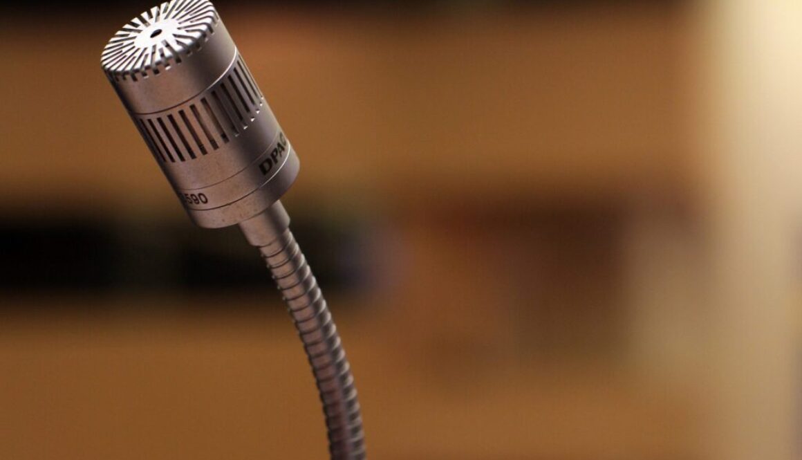 microphone-2316268_1280